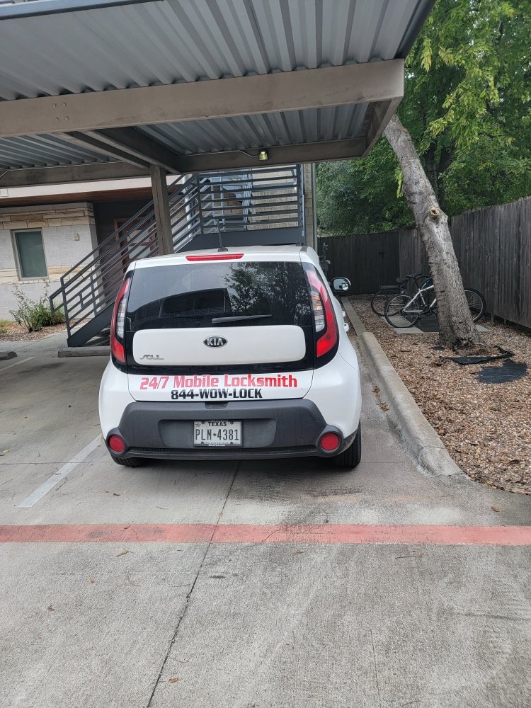 WOW Locks Austin phone number and contact display